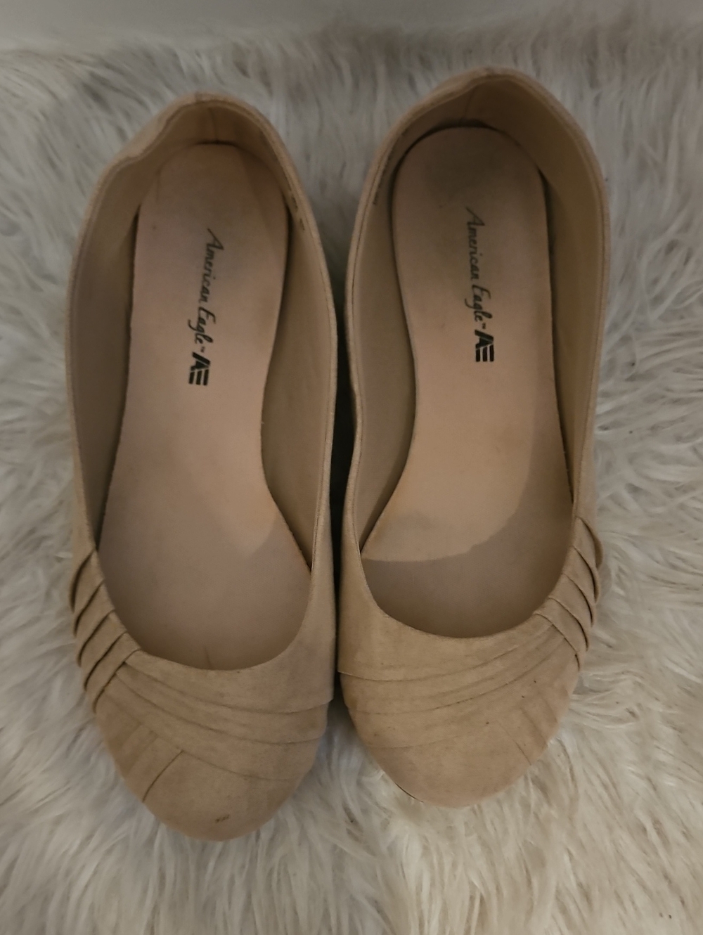 American Eagle Pleated Toe Suede Flats in Beige Size 6W